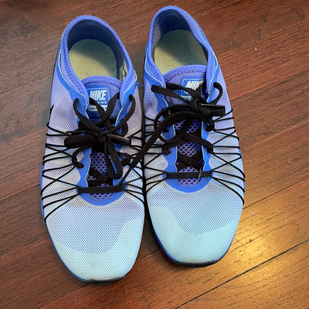 BRAND NEW NIKE SNEAKERS